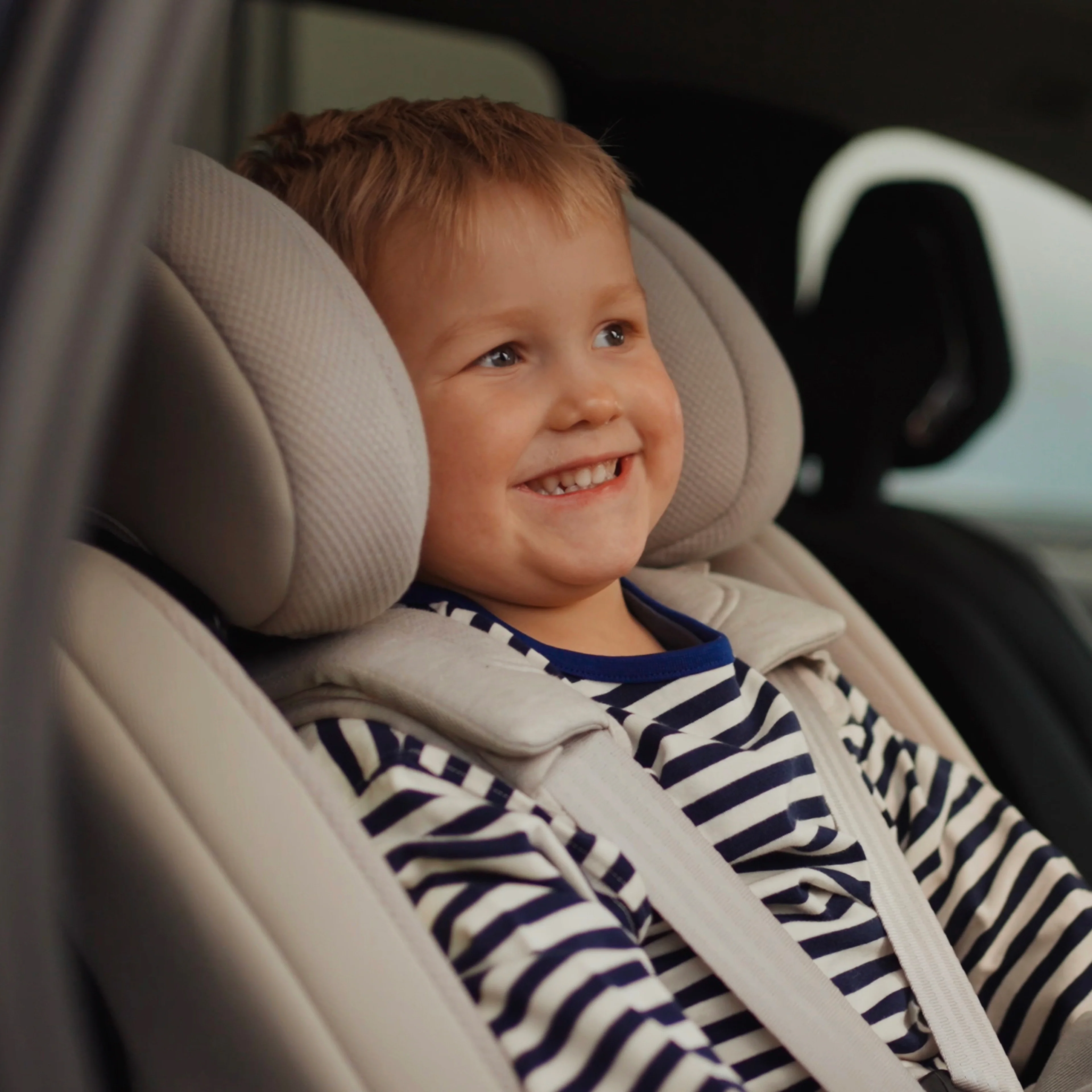 Approach Plus 360 Car Seat Natural Taupe & Base Plus 360 - Image 9