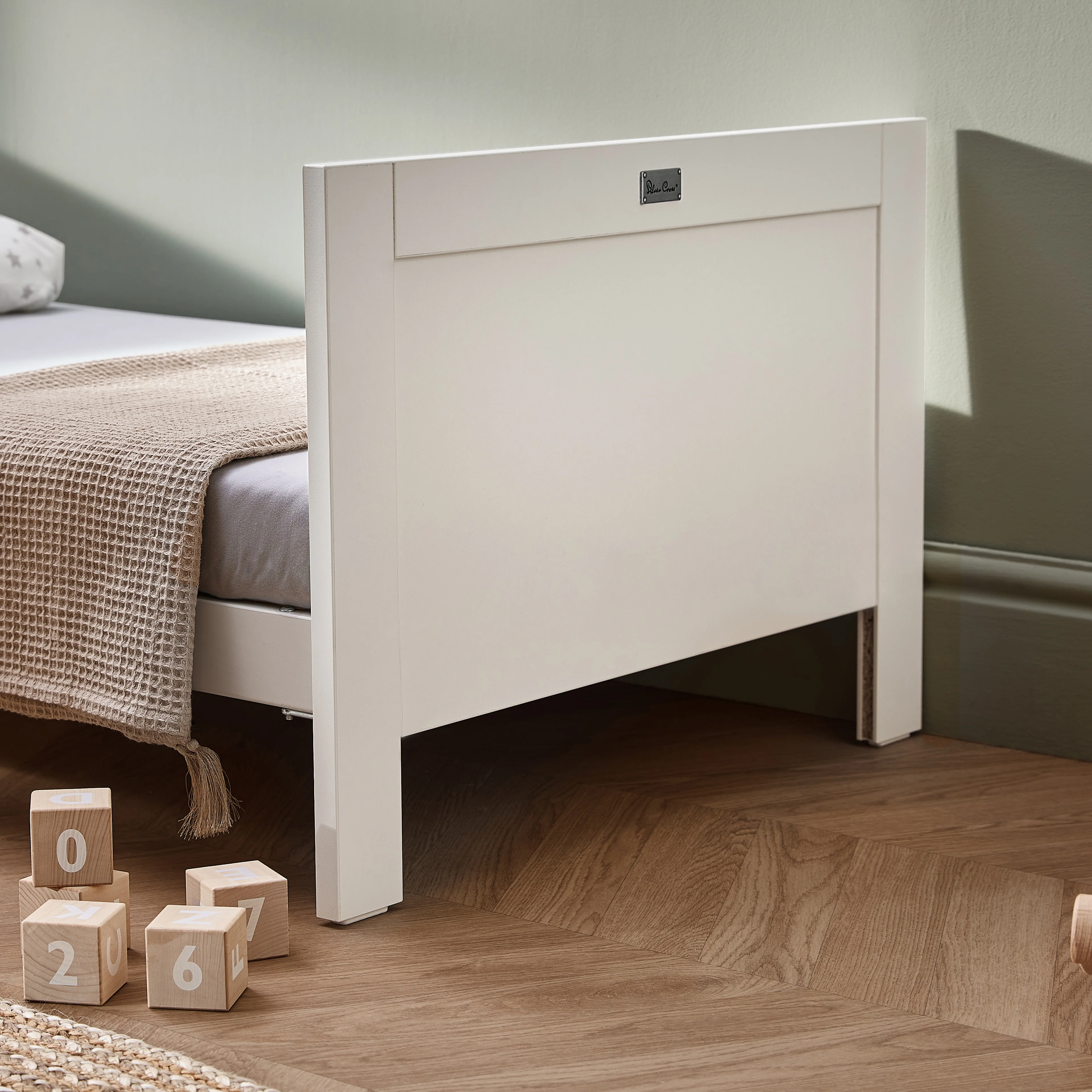 Bromley White Convertible Cot Bed to Toddler Bed - Image 6