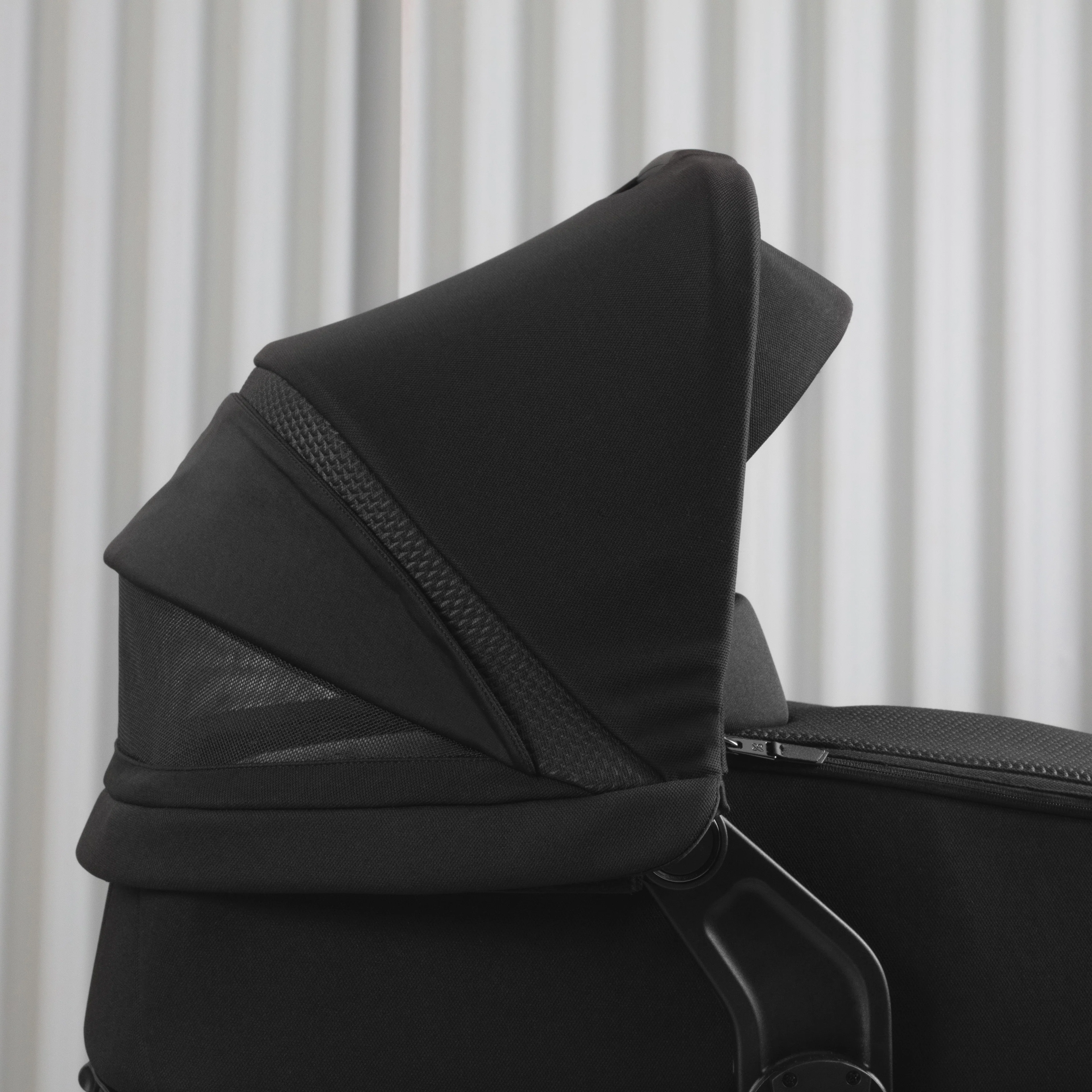 Dune Compact Folding Carrycot Space - Image 3